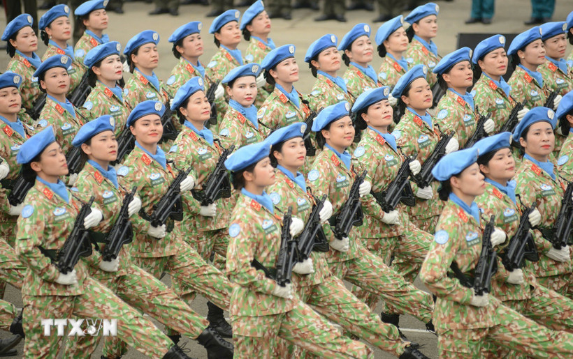 Phụ nữ là bộ phận quan trọng của lực lượng vũ trang, Quân đội nhân dân Việt Nam. (Ảnh: Mạnh Linh/TTXVN)