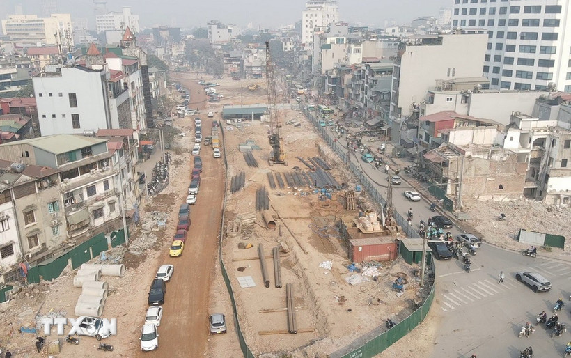 Người dân kỳ vọng vào một tuyến đường giao thông hiện đại, thuận tiện hơn. (Ảnh: Nguyễn Thắng/TTXVN)