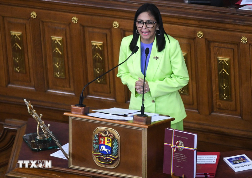 Tổng thống lâm thời Venezuela Delcy Rodriguez phát biểu tại Caracas. (Ảnh: THX/TTXVN)