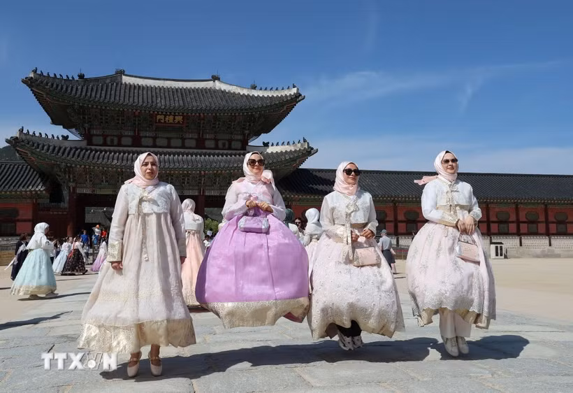 Khách du lịch tại Seoul, Hàn Quốc. (Ảnh: Yonhap/TTXVN)