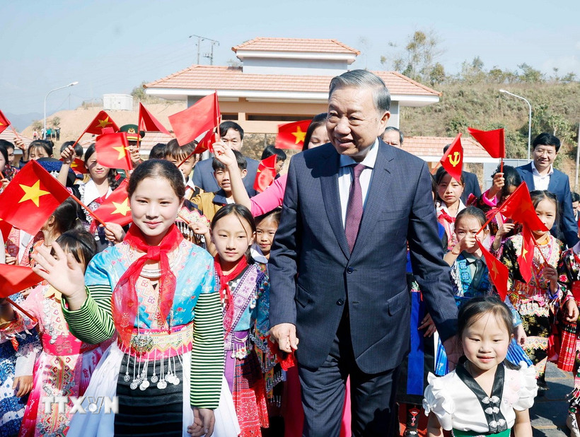 Tổng Bí thư Tô Lâm dự Lễ khánh thành Trường Phổ thông nội trú liên cấp Tiểu học và Trung học Cơ sở Si Pa Phìn, tỉnh Điện Biên. (Ảnh: Thống Nhất/TTXVN)