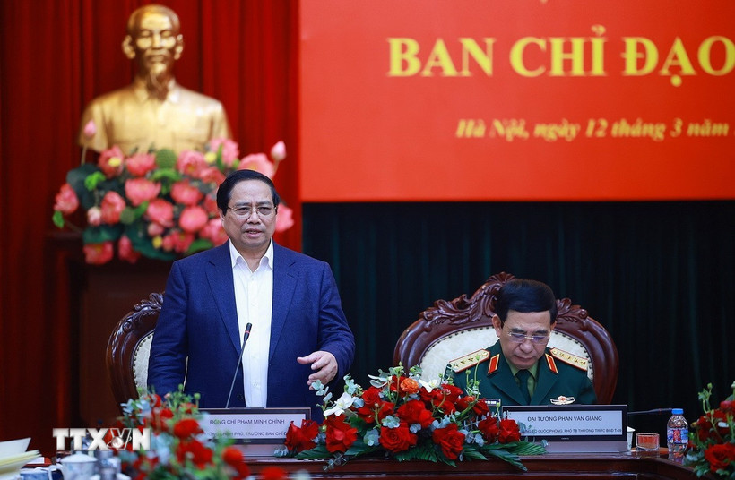 Thủ tướng Phạm Minh Chính làm việc với Bộ Quốc phòng và các bộ, ngành về kết quả hoạt động nghiên cứu, sản xuất, phát triển công nghiệp quốc phòng. (Ảnh: Dương Giang/TTXVN)