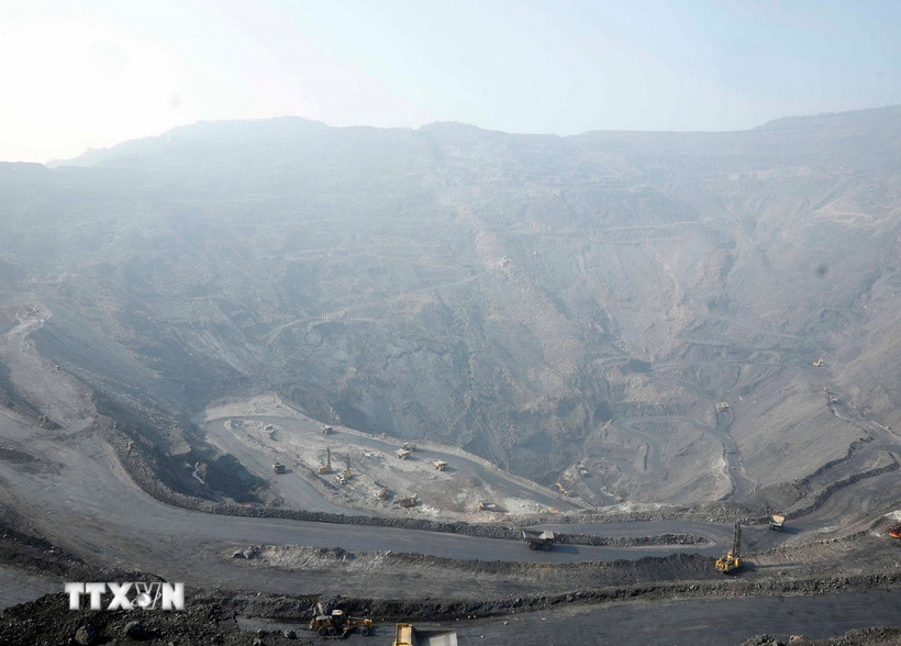 Khai trường khai thác than của Công ty Cổ phần Than Đèo Nai-Cọc Sáu, Tập đoàn Công nghiệp Than và Khoáng sản Việt Nam, tại tỉnh Quảng Ninh. (Ảnh: Thống Nhất/TTXVN)