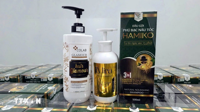 Sản phẩm mỹ phẩm giả do cơ sở của Vũ Thị Thu Hà sản xuất. (Ảnh: TTXVN phát)