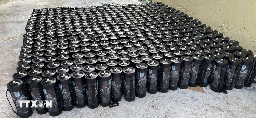 Bình khí cười. (Ảnh: TTXVN phát)