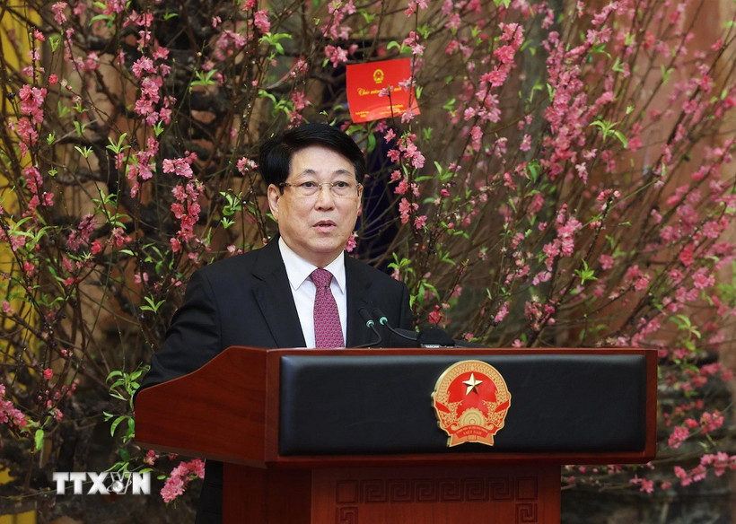 Chủ tịch nước Lương Cường chúc Tết cán bộ, công chức, viên chức, người lao động Văn phòng Chủ tịch nước. (Ảnh: Lâm Khánh/TTXVN)