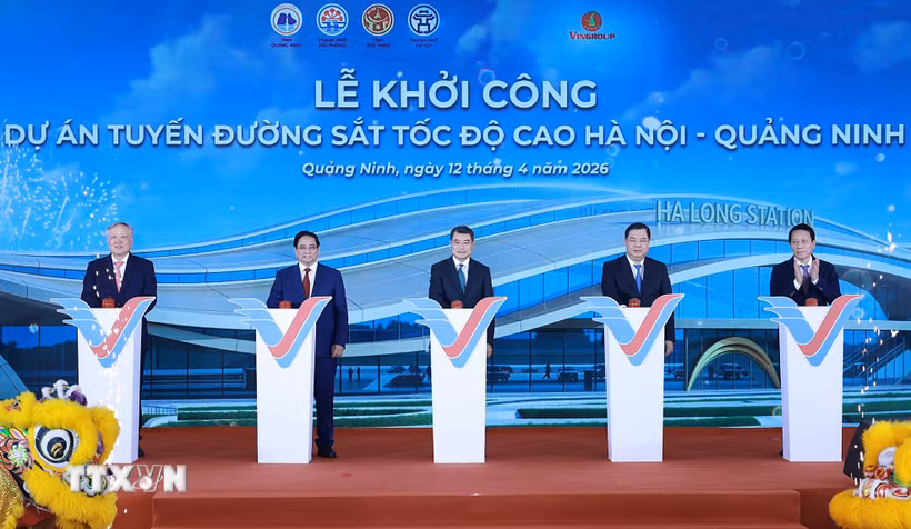 Thủ tướng Chính phủ Lê Minh Hưng và các đại biểu khởi công Dự án tuyến đường sắt tốc độ cao Hà Nội-Quảng Ninh. (Ảnh: Dương Giang/TTXVN)
