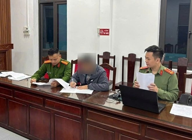 Phòng An ninh mạng và phòng chống tội phạm sử dụng công nghệ cao ra quyết định xử phạt hành chính đối với các cá nhân vi phạm. (Ảnh: Công an Hải Phòng cung cấp)