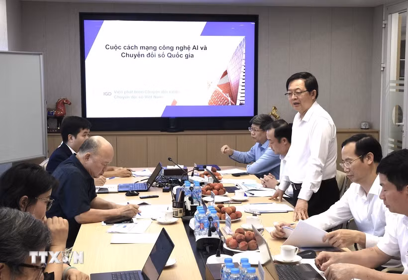 Phó Thủ tướng Hồ Quốc Dũng làm việc với Viện Phát triển chuyển đổi xanh, chuyển đổi số Việt Nam (IGD) về hoạt động của Viện và các nội dung liên quan đến Khung kiến trúc tổng thể quốc gia số. (Ảnh: Lâm Khánh/TTXVN)