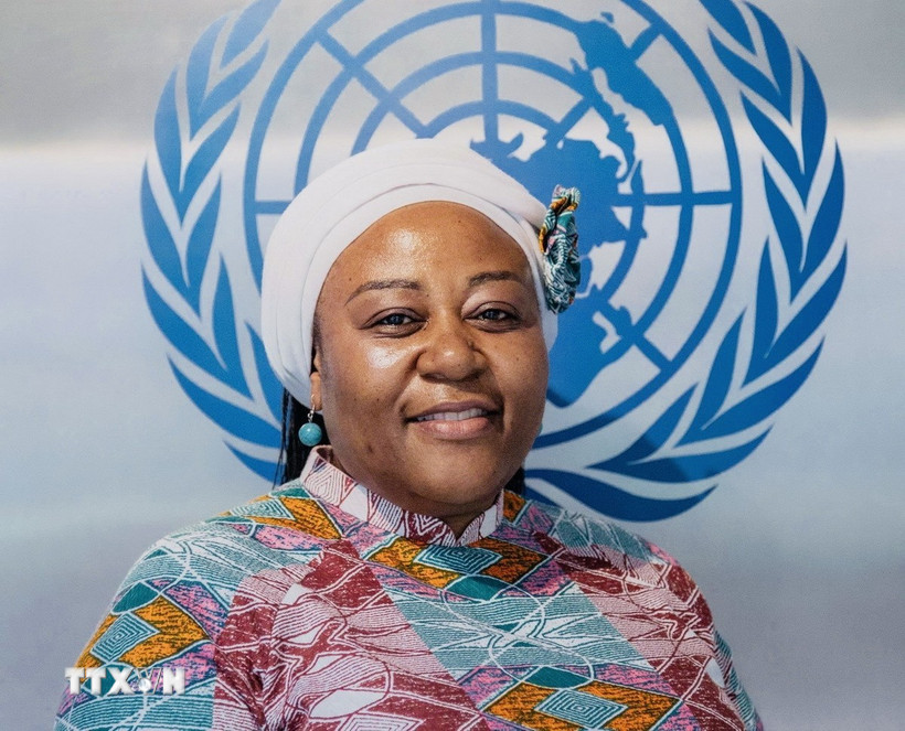 Bà Caroline Nyamayemombe, Trưởng Đại diện Cơ quan Liên hợp quốc về Bình đẳng giới và Trao quyền cho Phụ nữ (UN Women) tại Việt Nam trả lời phỏng vấn của phóng viên TTXVN. (Ảnh: TTXVN phát)