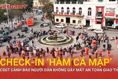 CSGT Hà Nội nói gì khi người dân tụ tập đông đúc tại ‘Hàm cá mập’?