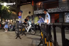 Hà Nội thí điểm cấm phương tiện vùng lõi Hoàn Kiếm: Nhiều người dân bỡ ngỡ, xuống xe dắt bộ