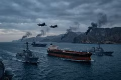 Iran bắt giữ loạt tàu vi phạm tại eo biển Hormuz 