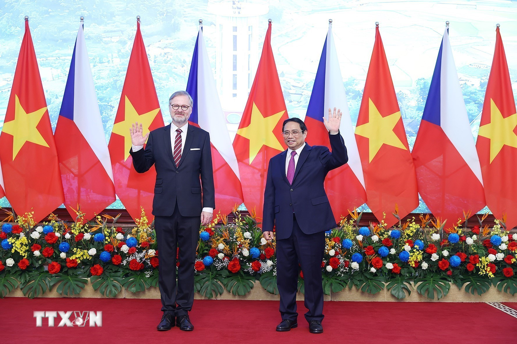 Thủ tướng Phạm Minh Chính chủ trì lễ đón Thủ tướng Séc Petr Fiala thăm chính thức Việt Nam ngày 21/4/2023. (Ảnh: Dương Giang/TTXVN)