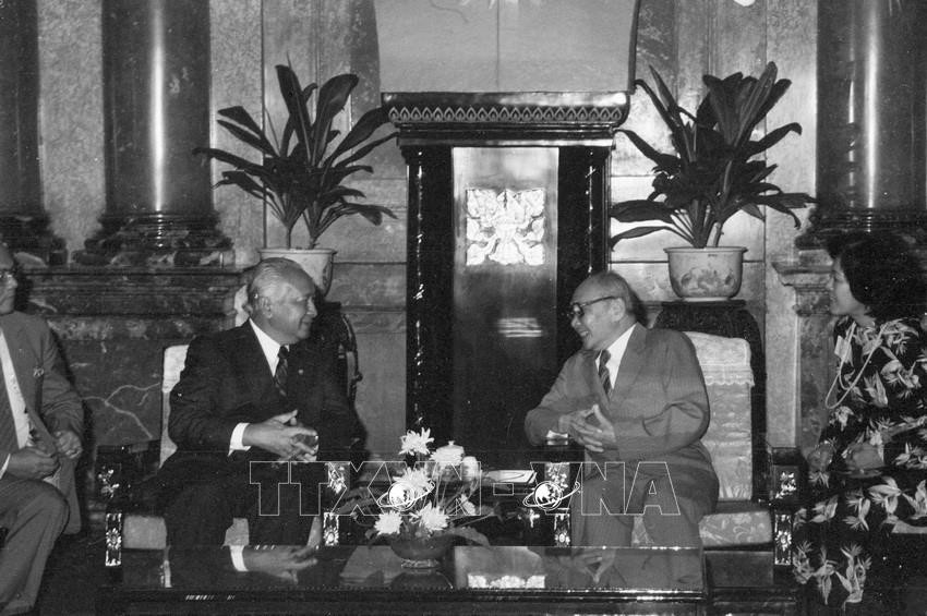 suharto-vo-chi-cong.jpg