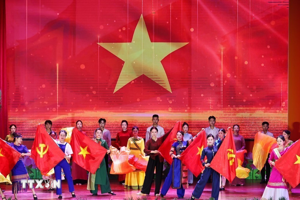 Văn nghệ chào mừng Đại hội đại biểu Đảng bộ Mặt trận Tổ quốc, các đoàn thể Trung ương lần thứ nhất, nhiệm kỳ 2025-2030. (Ảnh: Minh Đức/TTXVN) ttxvn-tong-bi-thu-to-lam-mat-tran6.jpg