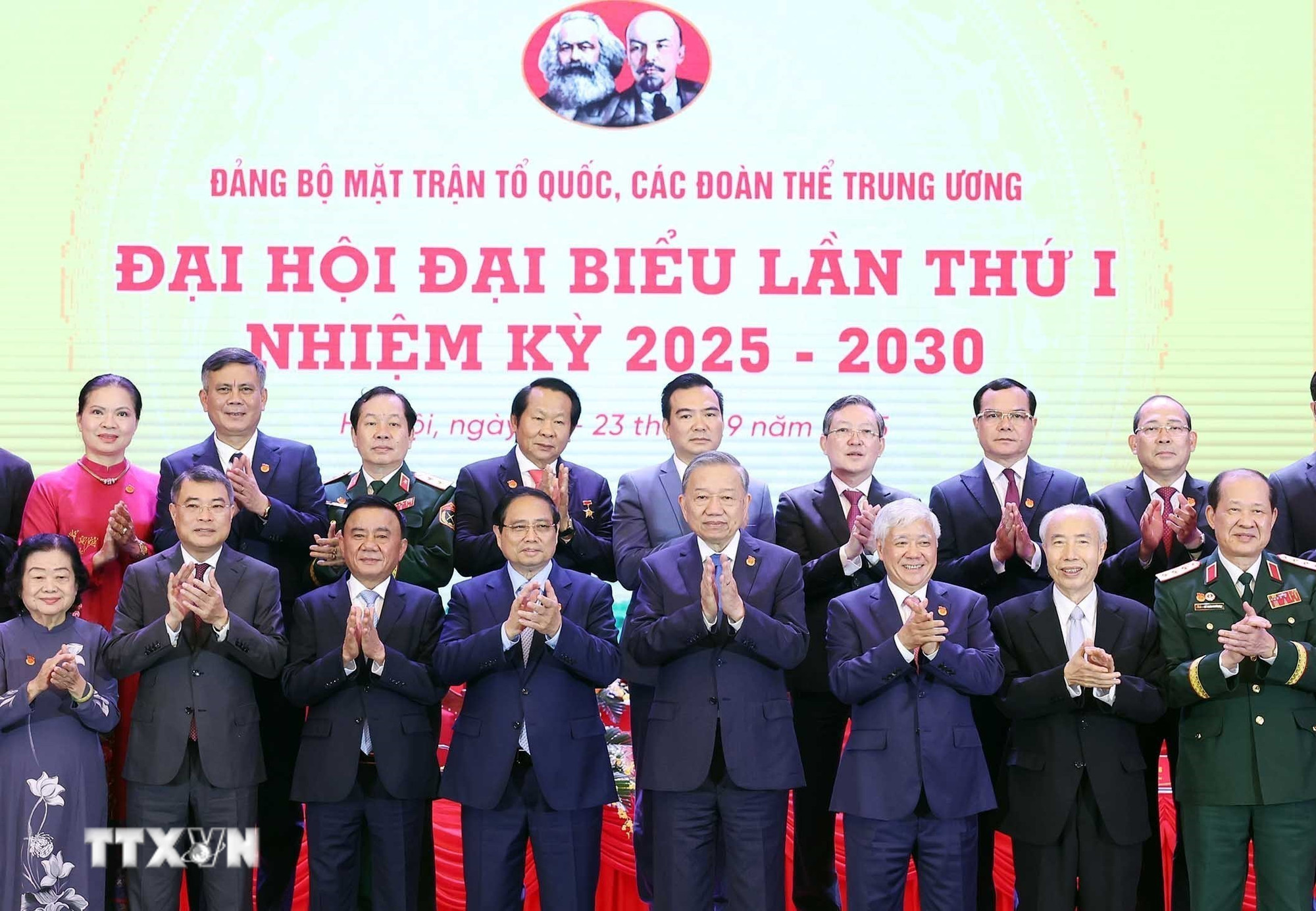 Tổng Bí thư Tô Lâm, Thủ tướng Phạm Minh Chính và các đại biểu dự Đại hội. (Ảnh: Thống Nhất/TTXVN) ttxvn-tong-bi-thu-to-lam-mat-tran2.jpg