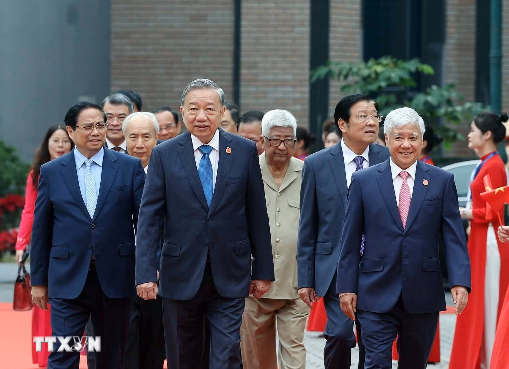 ttxvn-tong-bi-thu-to-lam-mat-tran-3.jpg