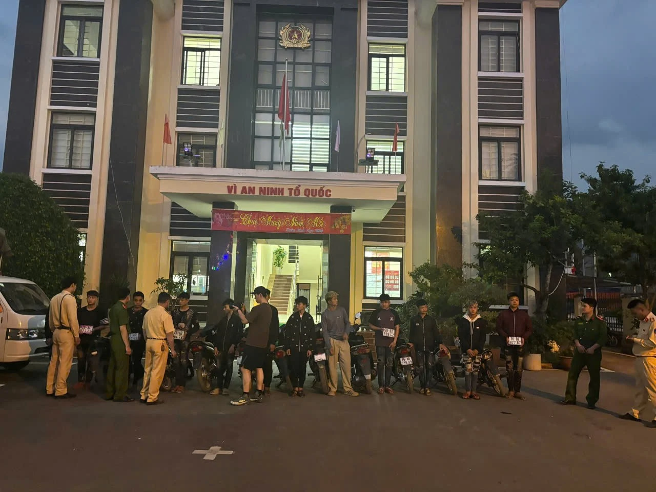 Sơn La Xử Lý Nhóm Thanh Thiếu Niên Phóng Nhanh, Vượt Ẩu Gây Mất An Toàn Giao Thông