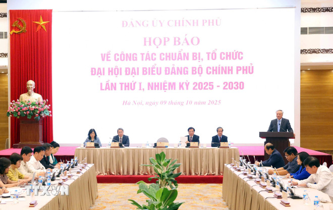 Phó Thủ tướng Thường trực Nguyễn Hòa Bình chia sẻ tại họp báo. (Nguồn ảnh: TTXVN) ttxvn-hop-bao-1457.jpg