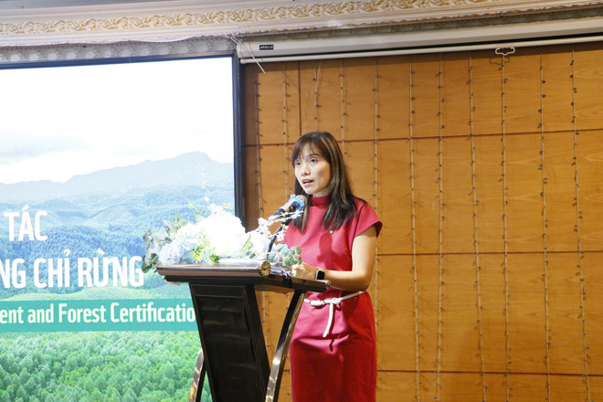 Bà Nguyễn Bích Hằng, cán bộ quản lý Dự án “Thúc đẩy thực hiện quản lý rừng bền vững và đa dạng sinh học ở Việt Nam” của Quỹ quốc tế về bảo vệ thiên nhiên - WWF. (Ảnh: Quỳnh Hương) ba-hang-wwf.jpg
