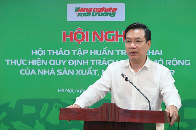 ong-ho-kien-trung.jpg
