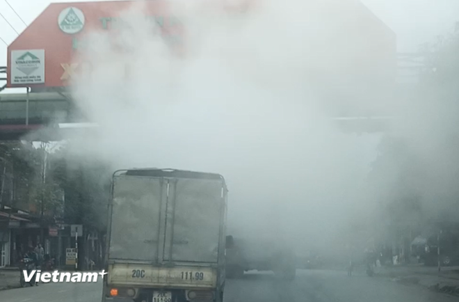 việc kiểm soát khí thải được kỳ vọng sẽ góp phần đáng kể trong việc cải thiện chất lượng không khí, một trong những thách thức lớn ở các đô thị. (Ảnh: Hùng Võ/Vietnam+) vnp-o-nhiem-khong-khi.png