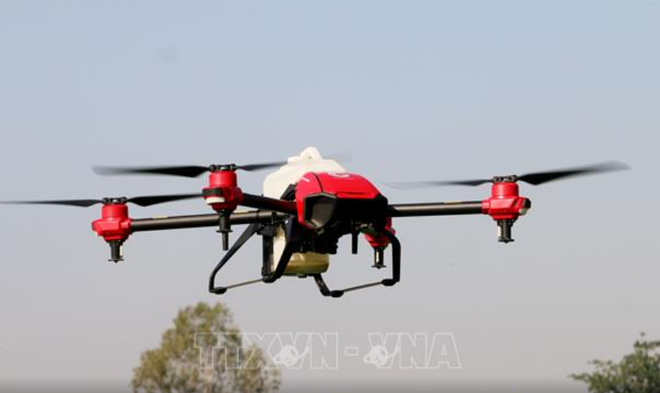 국가원격탐사국(농림환경부)은 짚 소실 위험이 있는 일부 지역을 감시하기 위해 드론을 배치했습니다. (사진 설명. 출처: VNA) may-bay-khong-nguoi-lai.jpg