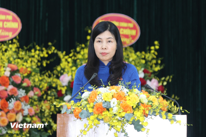 Đồng chí Đỗ Thị Trang thay mặt Đoàn Chủ tịch báo cáo kết quả Phiên họp lần thứ nhất Ban Chấp hành Đảng bộ TTXVN khóa 27 nhiệm kỳ 2025- 2030. (Ảnh: Hoài Nam/Vietnam+) vnp-dhoi-ttx-buoi-chieu-2.jpg