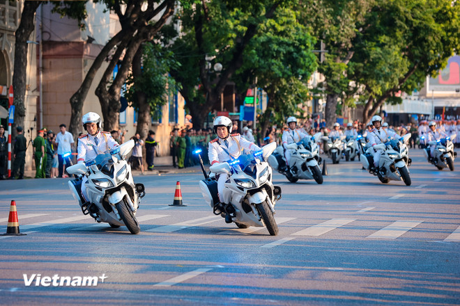 Chương trình trình diễn kỹ thuật và nghiệp vụ đặc biệt của lực lượng Công an nhân dân. (Nguồn: Vietnam+) vnp-cong-an-bo-ho-6.jpg