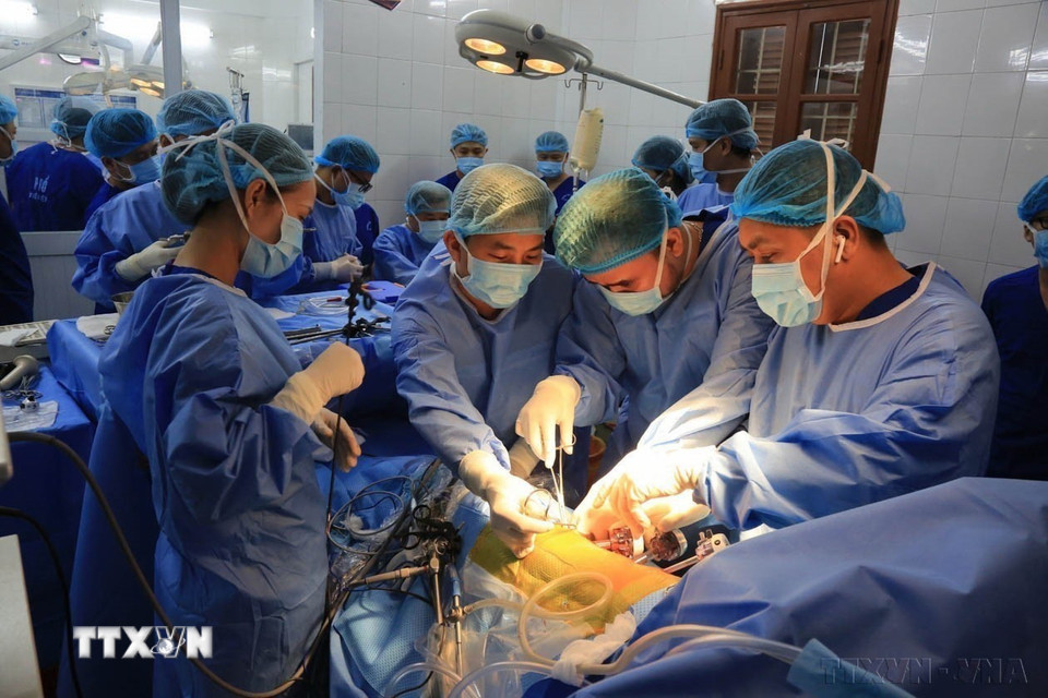 Bệnh viện Hữu nghị Việt Tiệp, thành phố Hải Phòng, phối hợp cùng Bệnh viện Hữu nghị Việt Đức công bố thông tin về ca ghép thận thành công đầu tiên, đánh dấu sự phát triển về chuyên môn và tổ chức của bệnh viện năm 2023. (Ảnh: TTXVN phát)