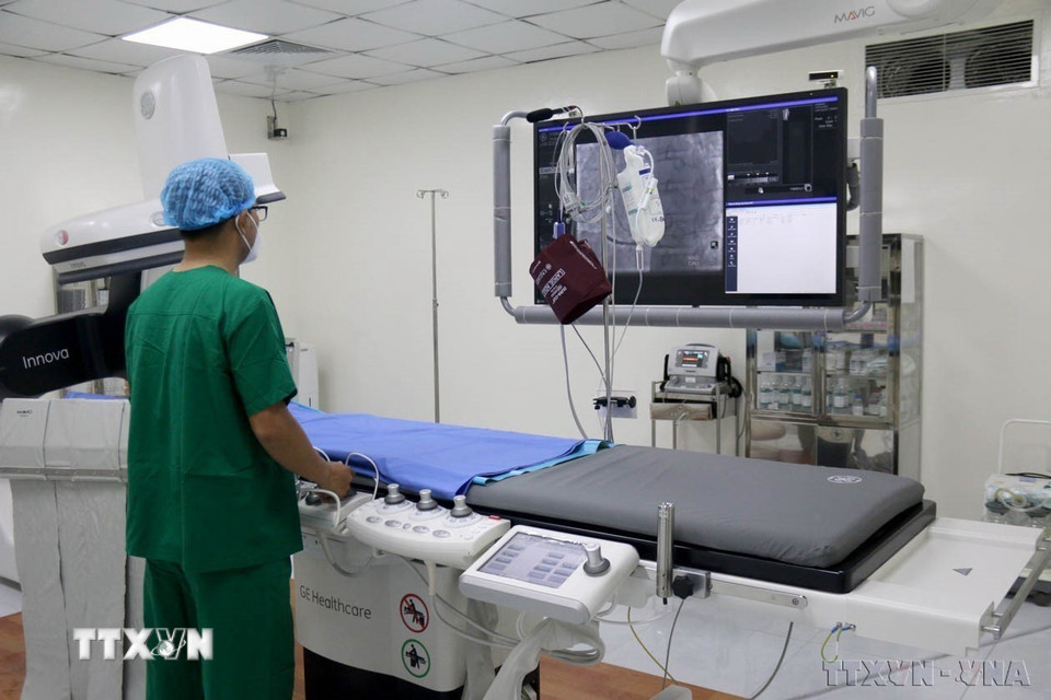 Bệnh viện Chợ Rẫy Thành phố Hồ Chí Minh chuyển giao kỹ thuật tim mạch can thiệp cho Bệnh viện Đa khoa An Phước, tỉnh Bình Phước. Trong ảnh: Máy chuyên dụng hỗ trợ kỹ thuật tim mạch can thiệp trong điều trị được chuyển giao cho Bệnh viện Đa khoa An Phước. (Ảnh: Nguyễn Thanh/TTXVN)