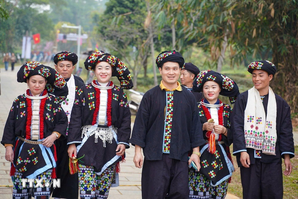 Ngày nay, theo sự phát triển của xã hội, người Dao Tiền chỉ mặc trang phục truyền thống vào những ngày lễ, Tết hoặc dịp trọng đại của gia đình. (Ảnh: Khánh Hòa/TTXVN)