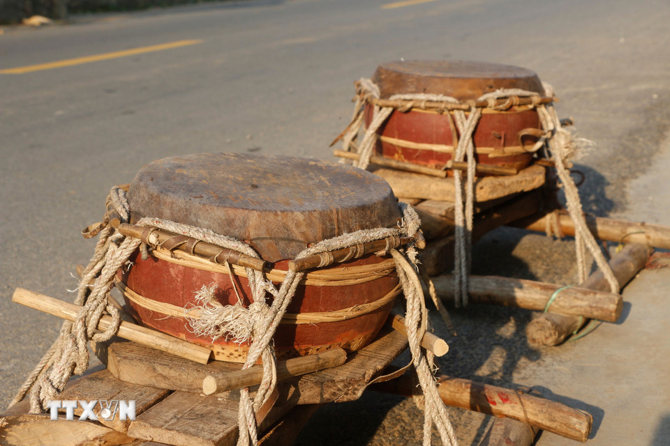 Sản phẩm trống ở làng Hoàng Hà phong phú, đa dạng với trên 10 loại trống. (Ảnh: Bích Huệ/TTXVN)