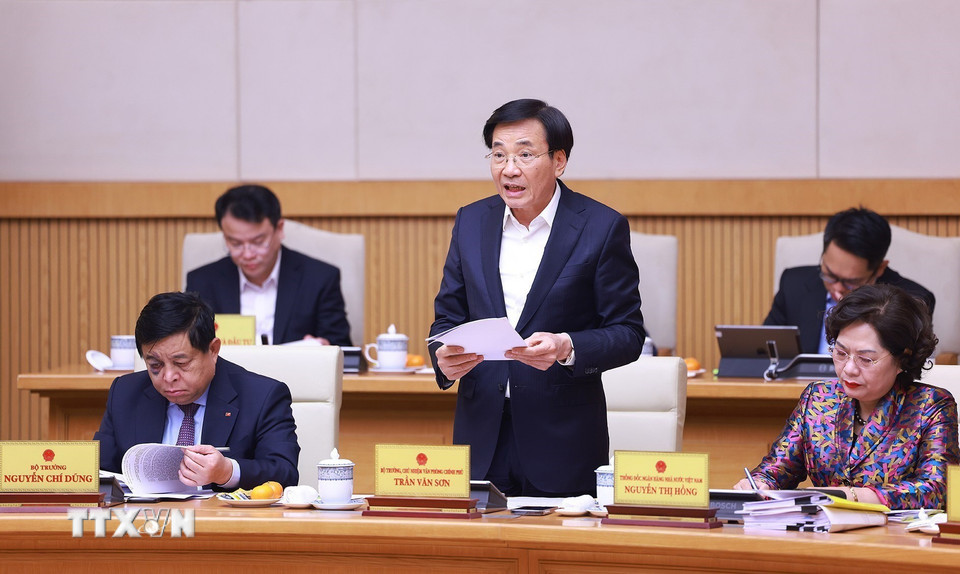 Bộ trưởng, Chủ nhiệm Văn phòng Chính phủ Trần Văn Sơn báo cáo tình hình Tết Nguyên đán Ất Tỵ 2025. (Ảnh: Dương Giang/TTXVN)