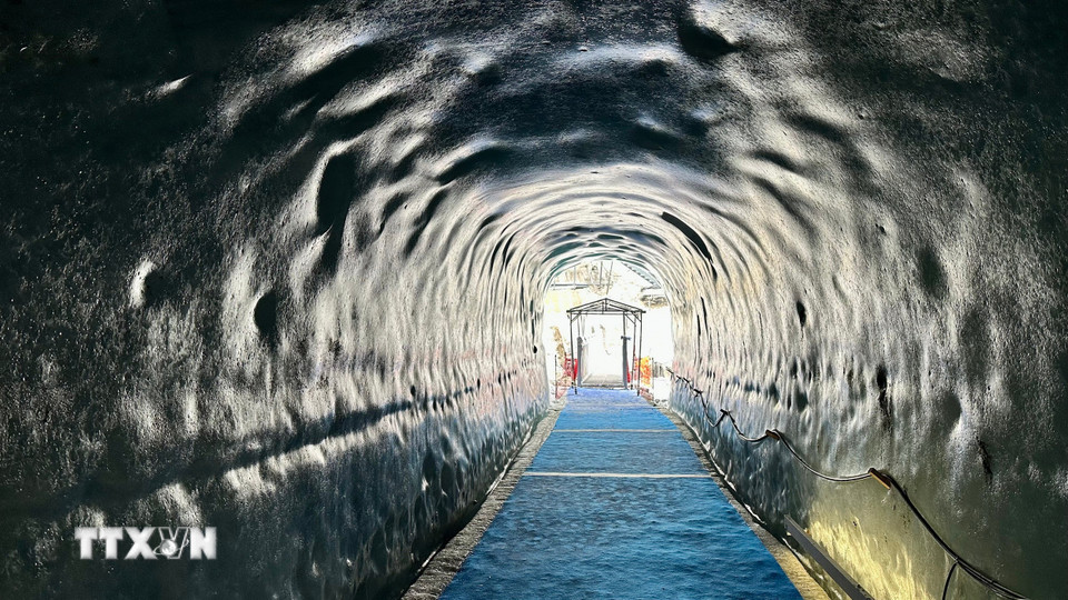 Tham quan động băng ở Chamonix là một trải nghiệm thú vị của du khách. (Ảnh: Nguyễn Thu Hà/TTXVN)