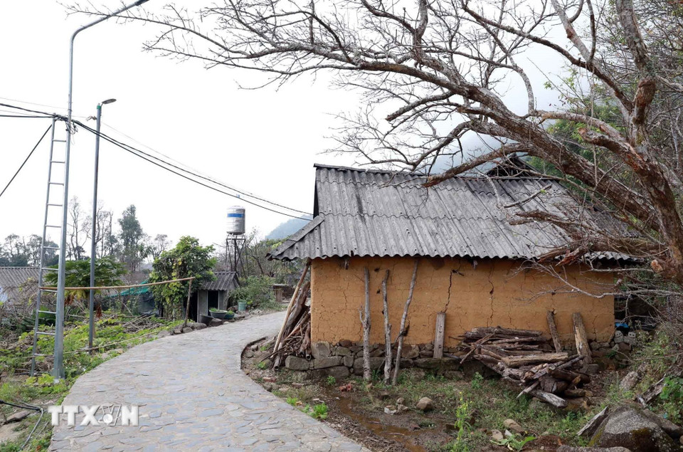 Những ngôi nhà trình tường vẫn trường tồn song hành cùng với sự phát triển của đất nước, đây là một trong những nét văn hóa đặc trưng của dân tộc Dao nơi đây. (Ảnh: Quý Trung/TTXVN)