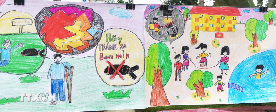 Cuộc thi vẽ tranh của học sinh với chủ đề “Vì cộng đồng an toàn, không có tai nạn bom mìn” được tổ chức sôi nổi tại thành phố Đồng Hới, tỉnh Quảng Bình, tháng 3/2019. (Ảnh: Võ Dung/TTXVN)