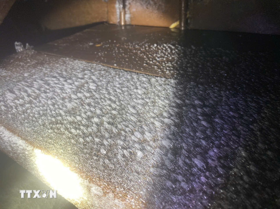 Băng đóng dày trên sàn gỗ ở độ cao từ 3.000m trở lên. (Ảnh: TTXVN phát)