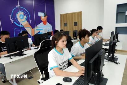 Một buổi học về trí tuệ nhân tạo tại Trường Cao đẳng Công nghệ Việt-Hàn Bắc Giang. (Ảnh: Danh Lam/TTXVN)