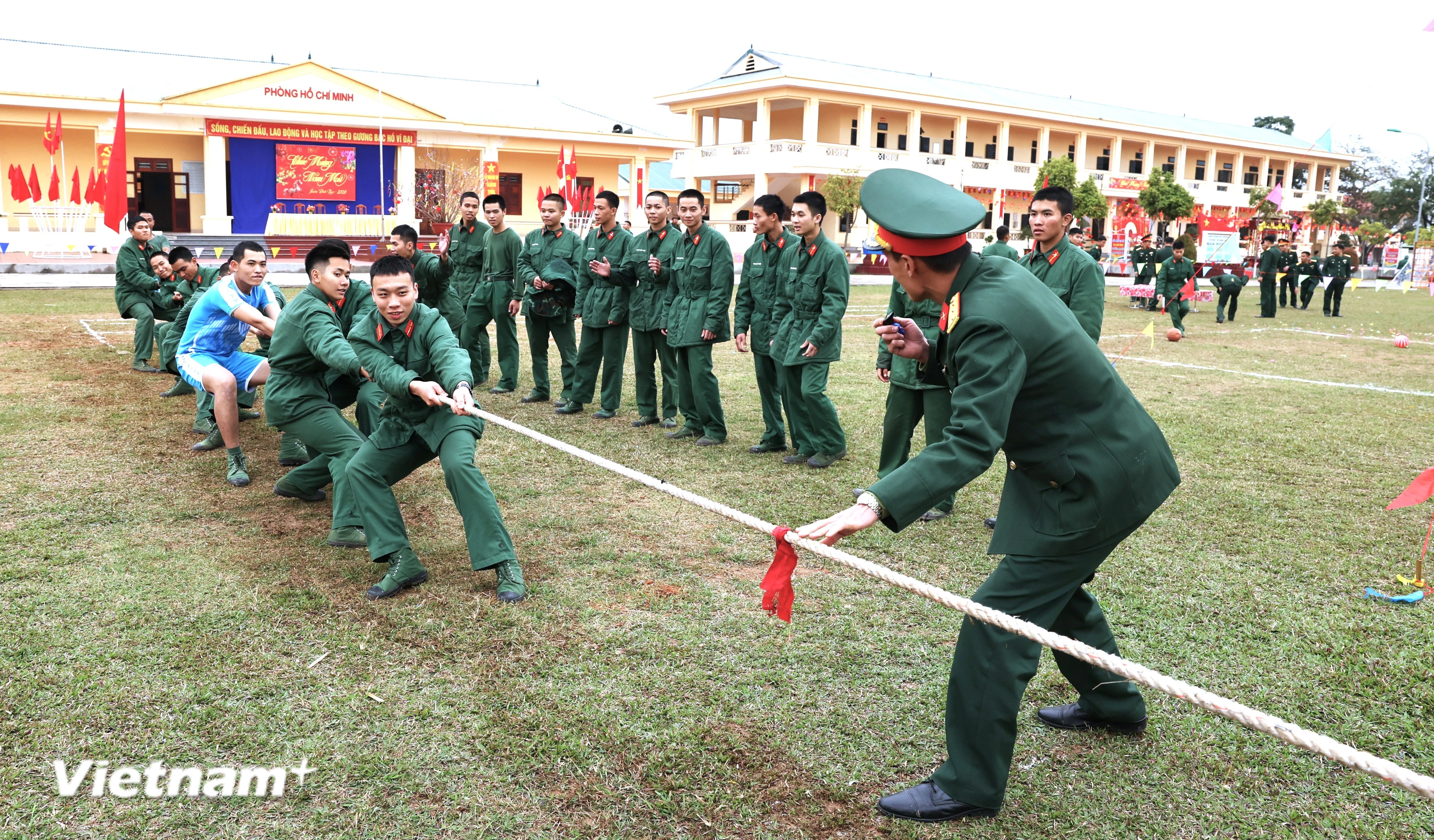 Xuân về nơi doanh trại: Vui tươi, kỷ luật và sẵn sàng chiến đấu