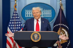 Ngày 3/2/2025, Tổng thống Mỹ Donald Trump đã phát biểu rằng ông muốn đàm phán một thỏa thuận với Ukraine, trong đó nước này đảm bảo nguồn cung đất hiếm để đổi lấy viện trợ từ Mỹ. (Nguồn: THX/TTXVN)