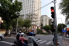 Đèn tín hiệu giao thông không đếm thời gian ở giao lộ Nguyễn Đình Chiểu-Bà Huyện Thanh Quan, quận 3, Thành phố Hồ Chí Minh. (Ảnh: Hồng Đạt/TTXVN)