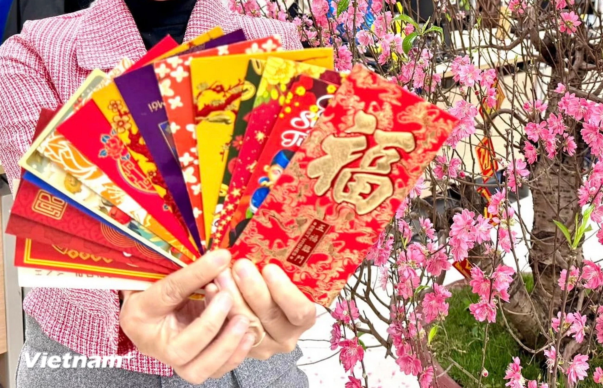 Khám phá những phong tục lì xì Tết độc đáo trên khắp thế giới