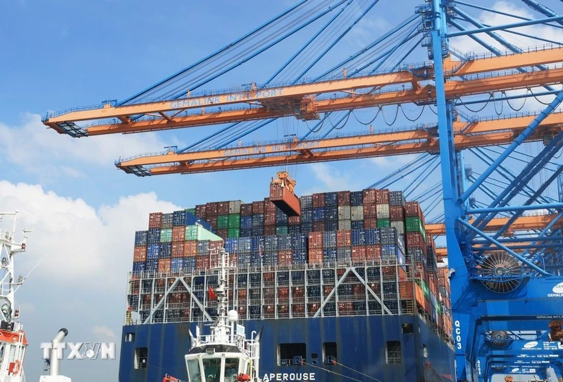 Việt Nam đón làn sóng cơ hội từ sự thay đổi cấu trúc thương mại toàn cầu