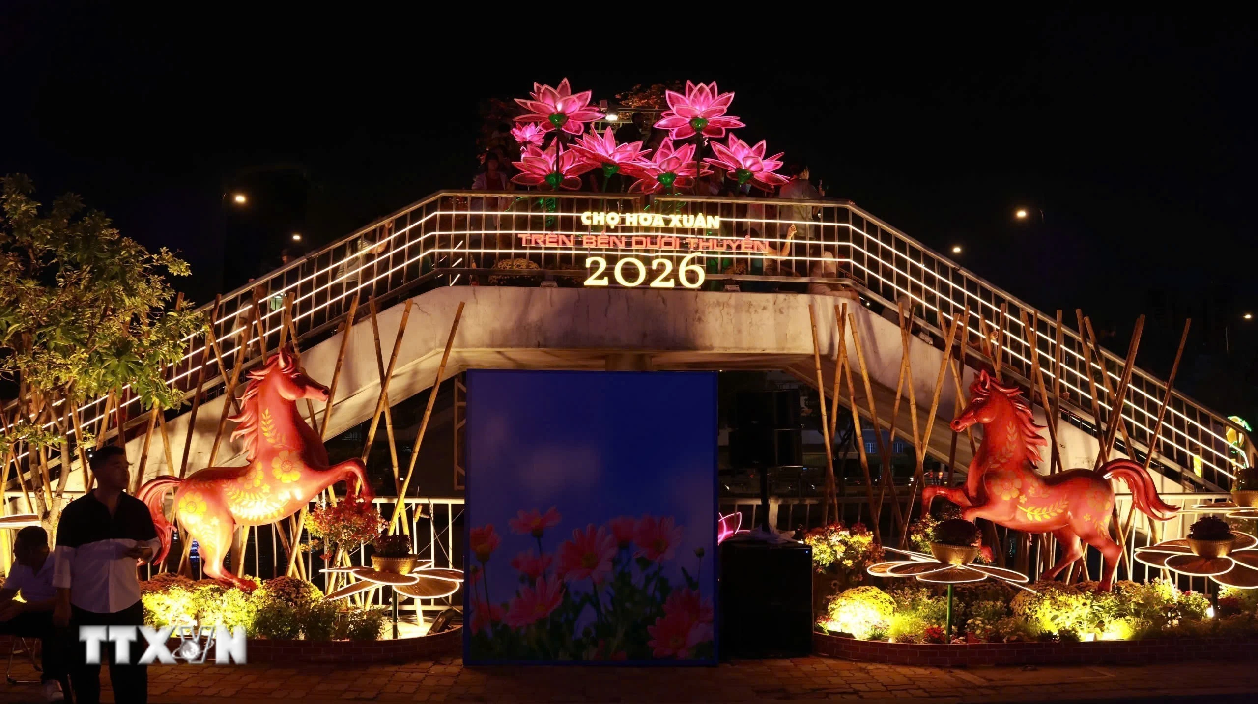 Khai mạc chợ hoa xuân trên bến dưới thuyền Tết Bính Ngọ 2026