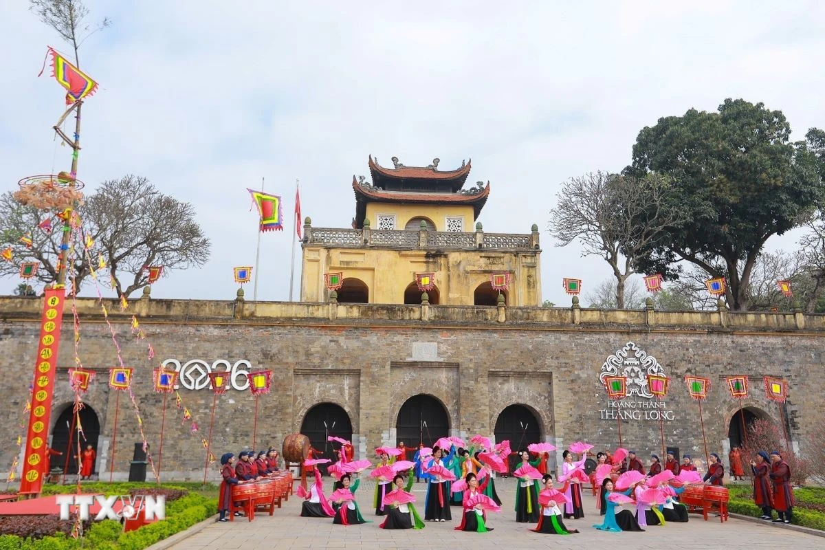 Lần đầu tiên tổ chức đường hoa Tết trong Hoàng thành Thăng Long