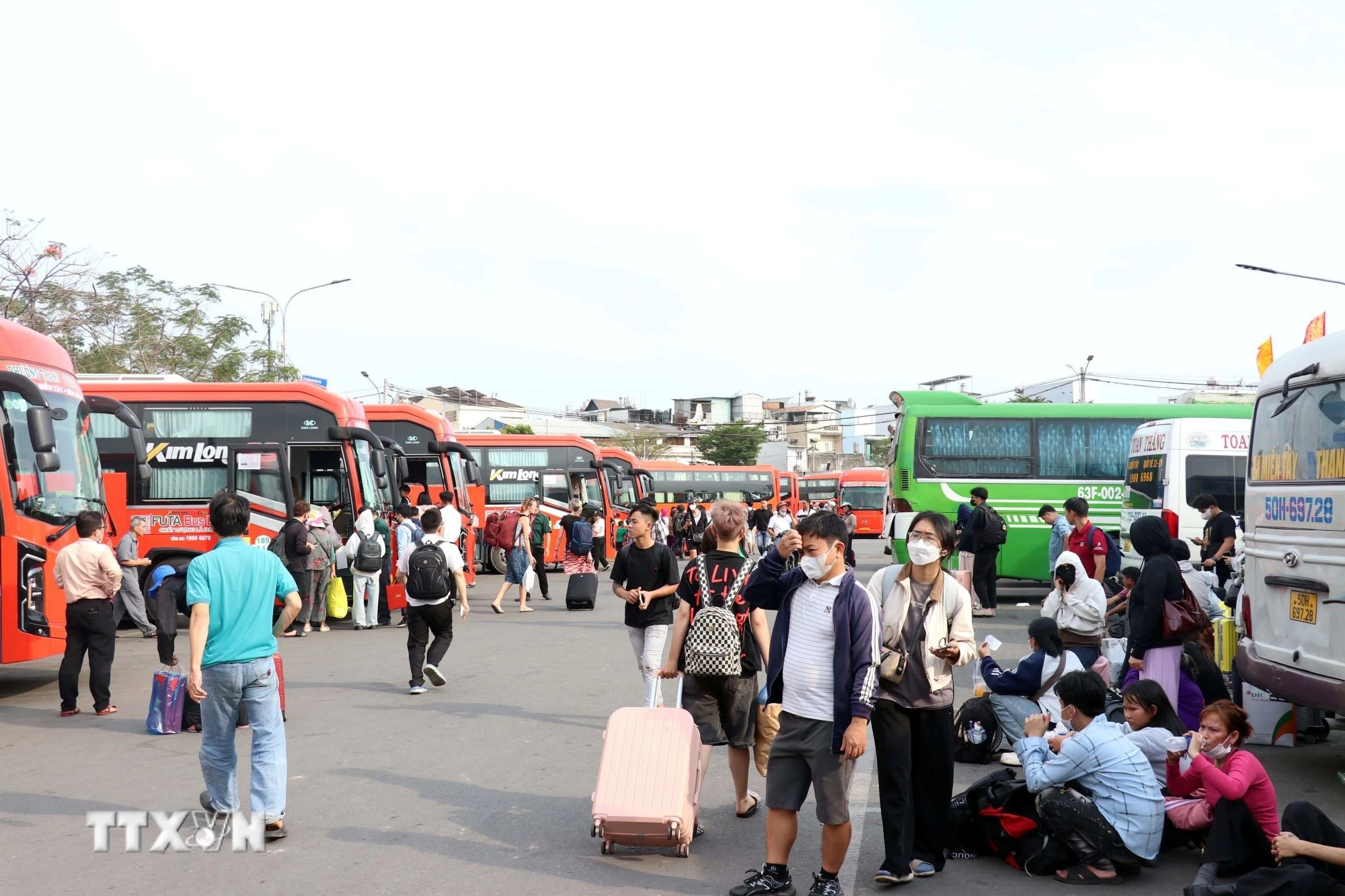 Bến Xe Miền Đông, Nhà Ga Sài Gòn Chật Cứng Người Dịp Lễ 30/4