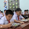 Học sinh ăn bán trú tại trường. (Ảnh: TTXVN)