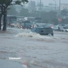 Đường phố Hà Nội chìm trong biển nước. (Ảnh: Hoài Nam)